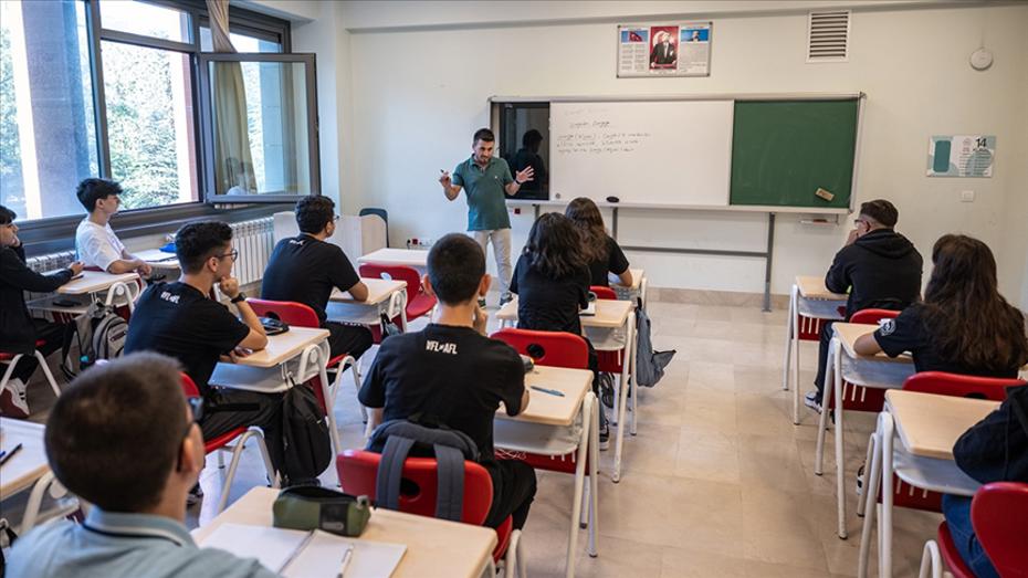 Milli Eğitim Bakanlığı'ndan Öğretmen ve Yöneticilere Yönelik Yeni Ek Ücret Düzenlemeleri Resmi Gazete'de Yayınlandı
