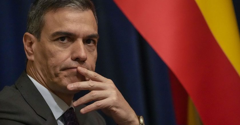 İspanya Başbakanı Pedro Sanchez görevine devam edeceğini duyurdu