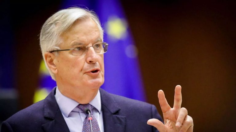 Macron'un yeni hükümeti kurma görevini verdiği Michel Barnier kimdir?