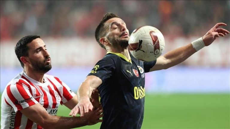 F.Bahçe, Antalyaspor'un yenilmezliğine kendi sahasında son verdi