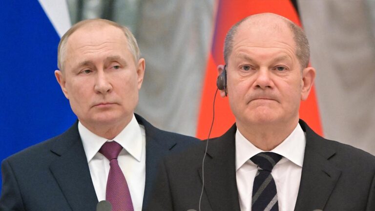 Putin ve Scholz 2 yıl sonra telefonda görüştü