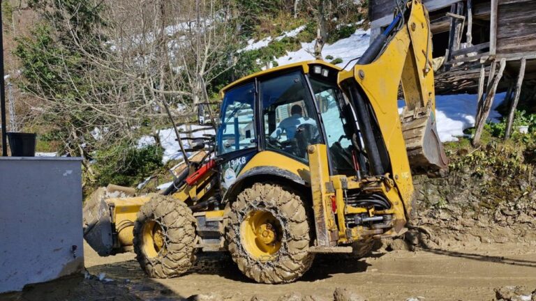 Rize’deki heyelan nedeniyle 4 ev tahliye edildi