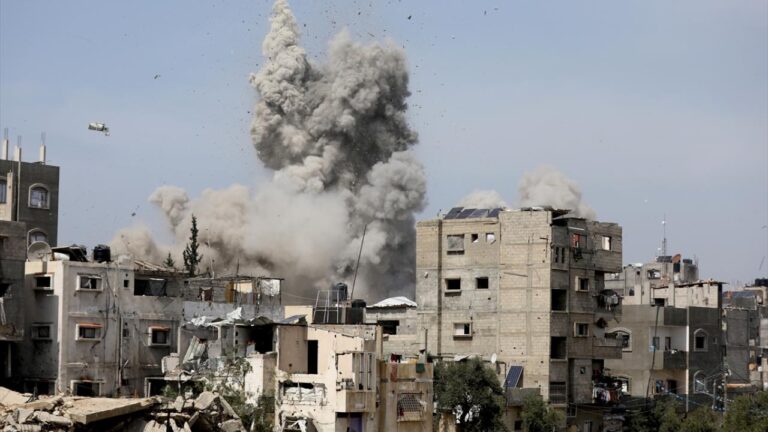 Birleşik Arap Emirlikleri Bin Zayid Başkanı ve Amerika Birleşik Devletleri Başkanı Trump, Gazze’de ateş etmeyi bırakma çabalarını tartıştı