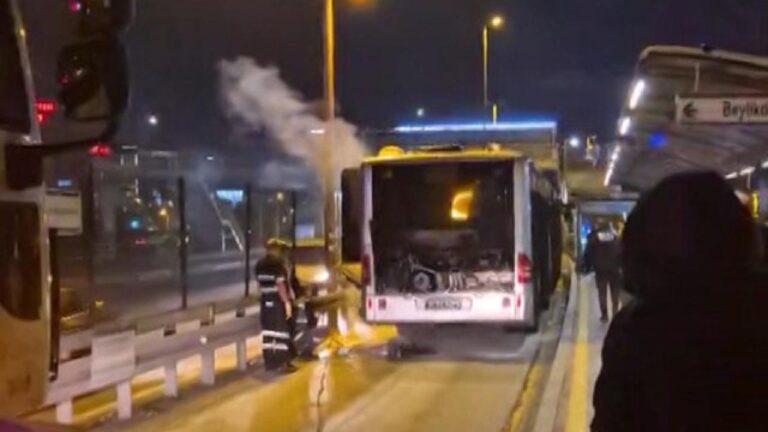 İstanbul'da Metrobus Ateşi – Son dakika haberleri