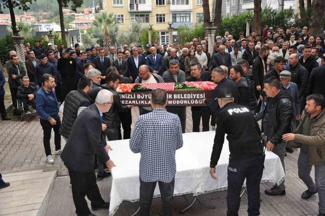 Düğün konvoyunun hendeğe düşmesi sonucu hayatını kaybeden genç, son yolculuğuna uğurlandı.