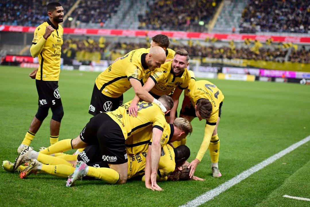 Peri masalı tarih yazdı! 800 nüfuslu Hallevik balıkçı köyünden Mjällby takımı İsveç şampiyonasının şampiyonu oldu... 3