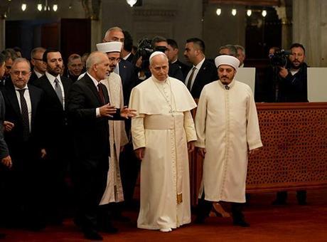 Papa’nın Türkiye Ziyareti Devam Ediyor: İlk Durağı Sultanahmet Camii!