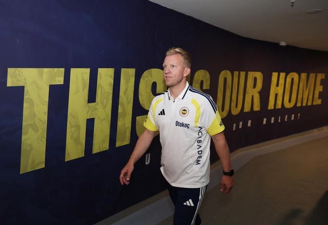 Dirk Kuyt, Fenerbahçe’ye yardımcı antrenör olarak geri döndü